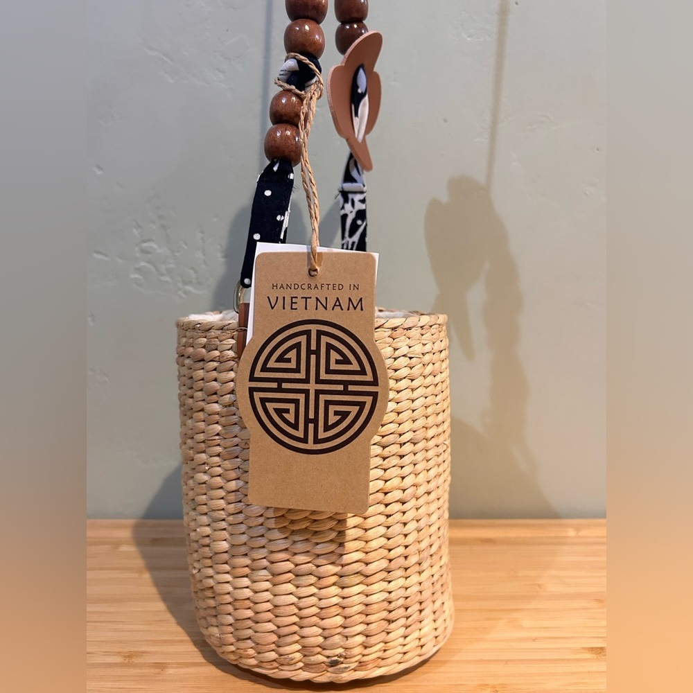 MADE IN VIETNAM Woven Bucket Bag With Beaded Top Carry Handle - Picture 6 of 10